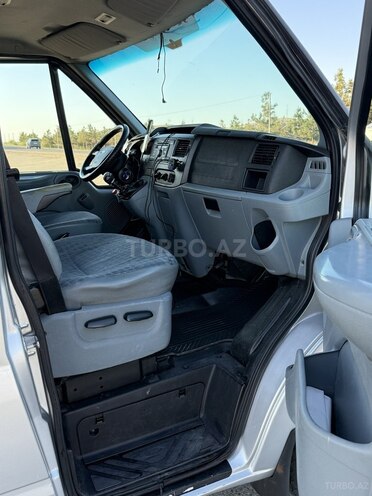 Ford Transit-18