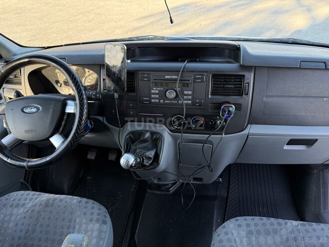 Ford Transit-16