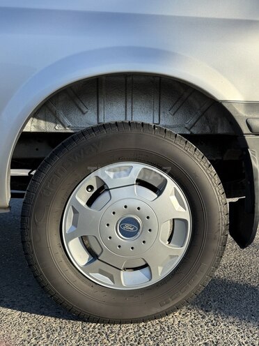 Ford Transit-19