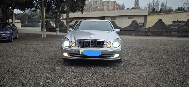 Mercedes E 270-1
