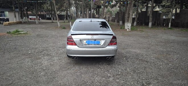 Mercedes E 270-2