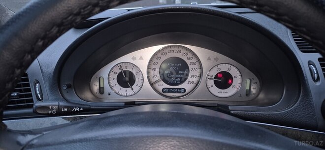 Mercedes E 270-3