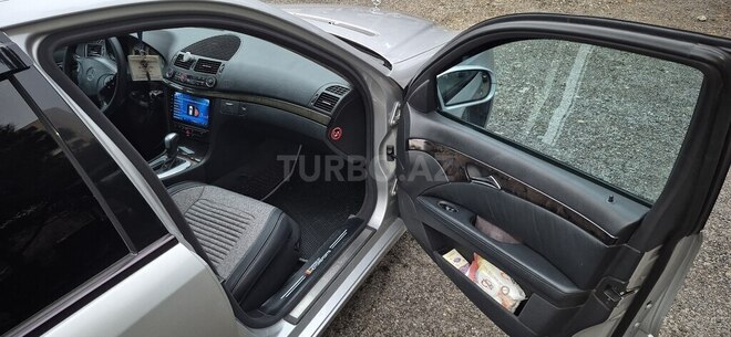 Mercedes E 270-5