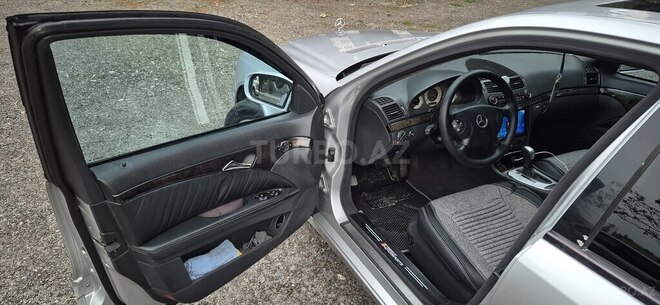 Mercedes E 270-6