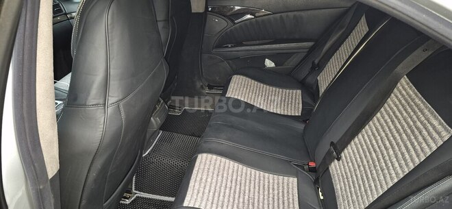 Mercedes E 270-7