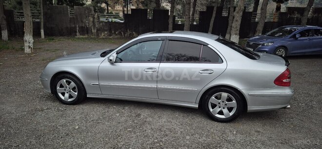 Mercedes E 270-9