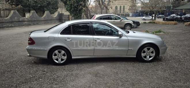 Mercedes E 270-10