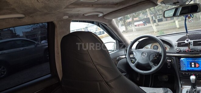 Mercedes E 270-12