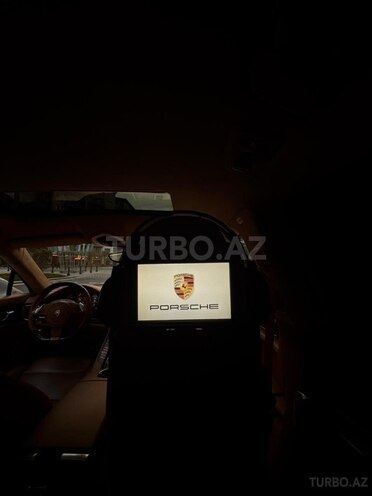Porsche Panamera 4S-16