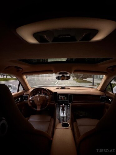 Porsche Panamera 4S-10
