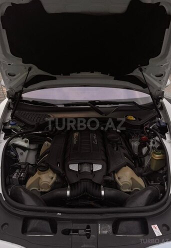 Porsche Panamera 4S-12