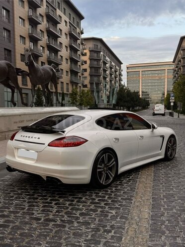 Porsche Panamera 4S-8