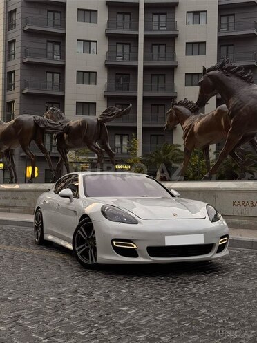 Porsche Panamera 4S-1