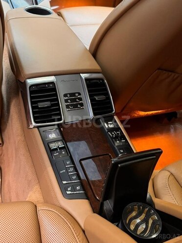 Porsche Panamera 4S-13