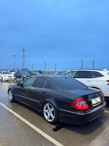 Mercedes E 200-11