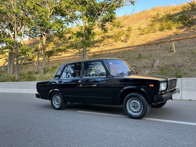 LADA (VAZ) 2107-2