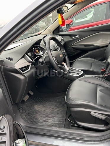 Chevrolet Onix-6