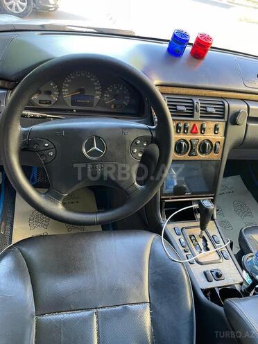 Mercedes E 240-7