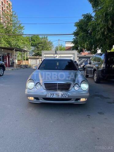 Mercedes E 240-1