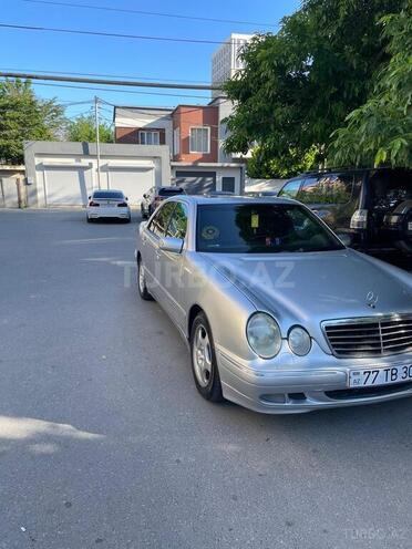 Mercedes E 240-3