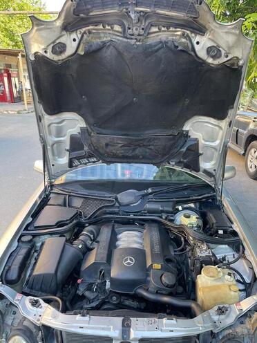 Mercedes E 240-9