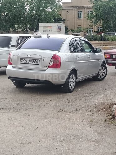 Hyundai Accent-2