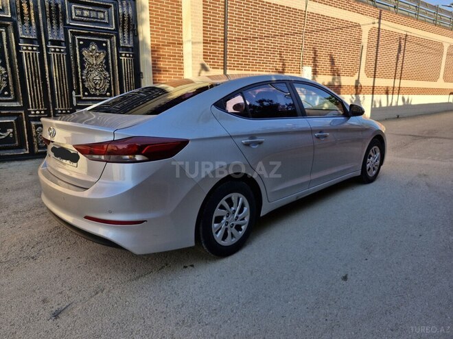 Hyundai Avante-8