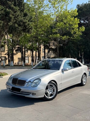 Mercedes E 320-1