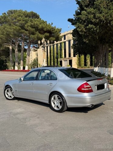 Mercedes E 320-11