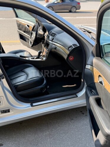 Mercedes E 320-17