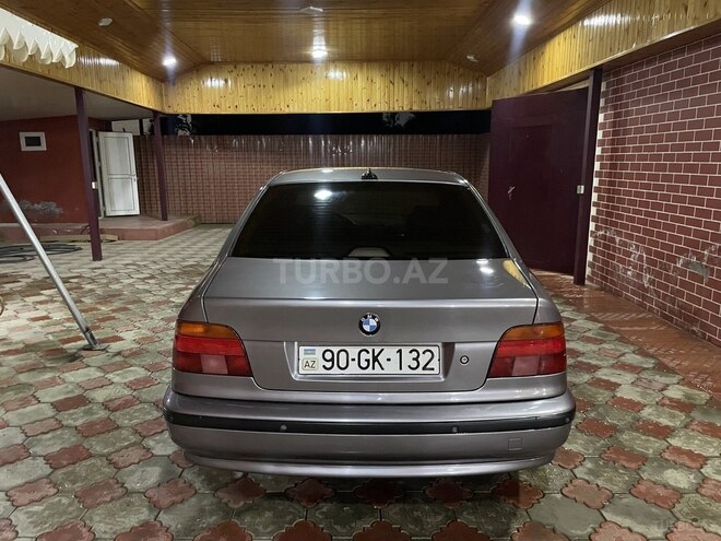 BMW 523-8