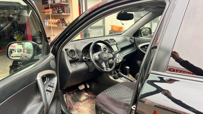 Toyota RAV4-4