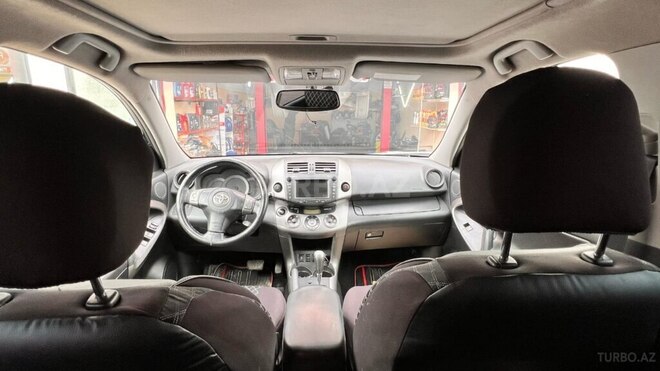 Toyota RAV4-6