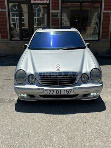 Mercedes E 280-1