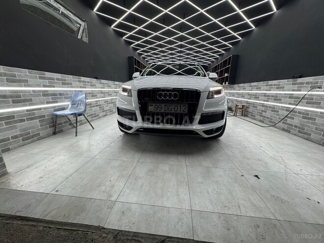 Audi Q7-1