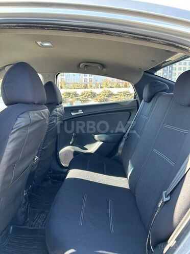 Hyundai Accent-8