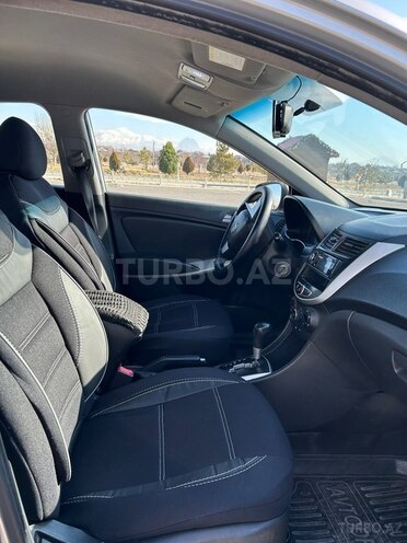 Hyundai Accent-7
