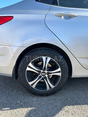 Hyundai Accent-5
