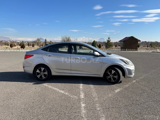 Hyundai Accent-2