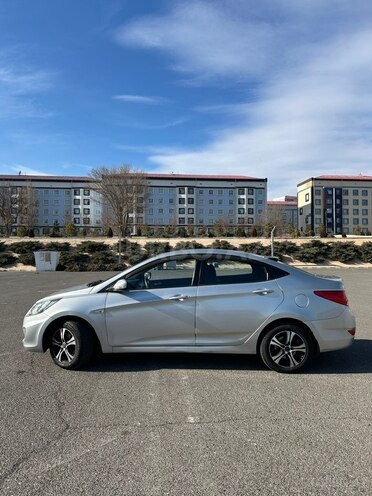 Hyundai Accent-3
