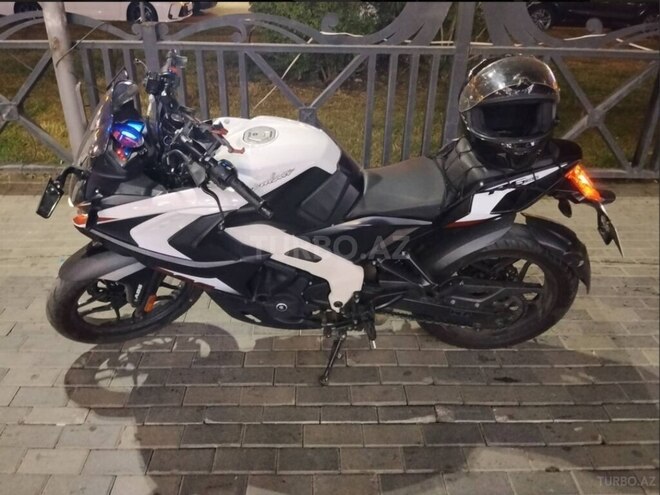 Bajaj Pulsar RS 200-4