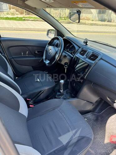 Renault Sandero-6