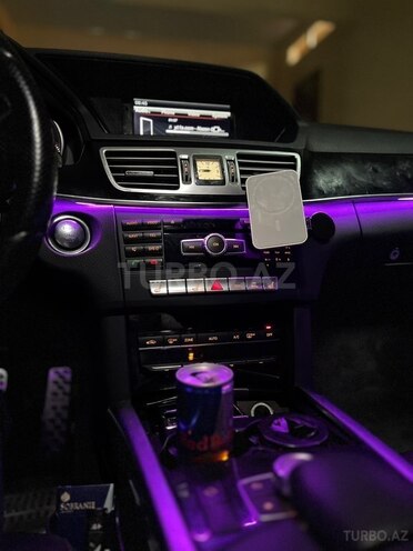 Mercedes E 220-12