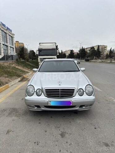 Mercedes E 270-1
