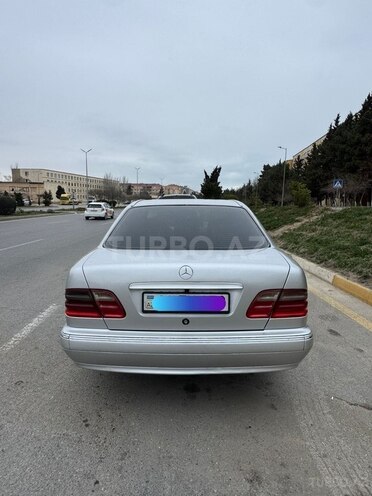 Mercedes E 270-4