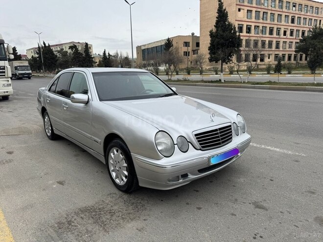 Mercedes E 270-3