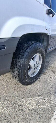 Jeep Grand Cherokee-10