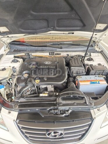Hyundai Sonata-12