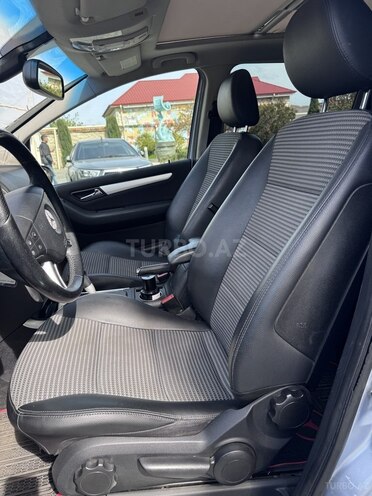 Mercedes B 150-8