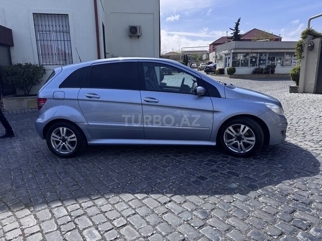 Mercedes B 150-2
